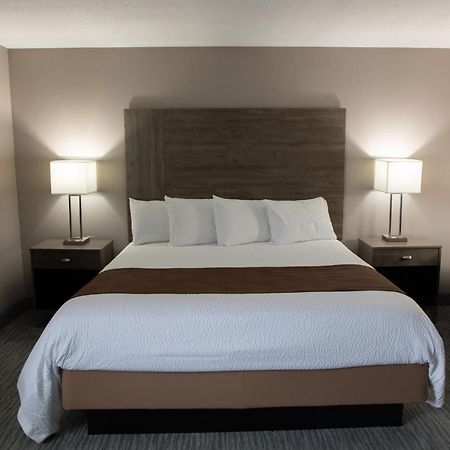 Lomira Inn And Suites Zewnętrze zdjęcie