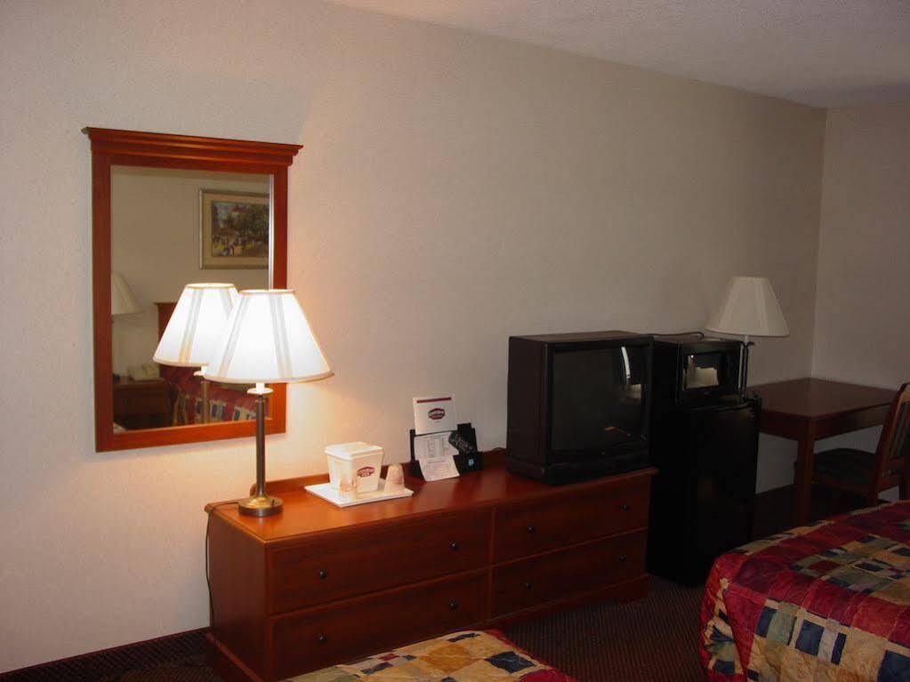 Lomira Inn And Suites Zewnętrze zdjęcie