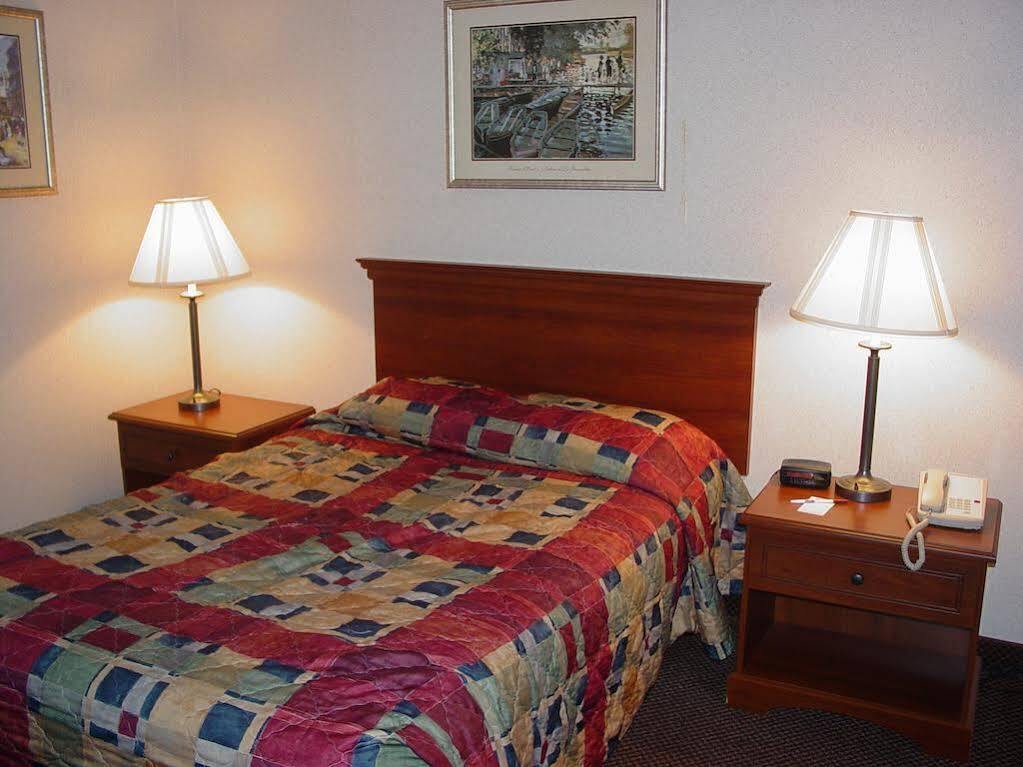 Lomira Inn And Suites Zewnętrze zdjęcie